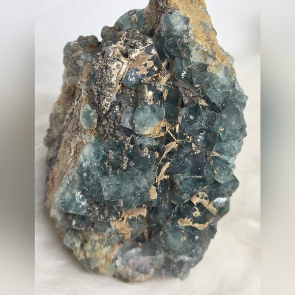 The Unbranded Brand Other - Raw Cubic Blue Green Fluorite Cluster – UV Reactive. Crystal Collector